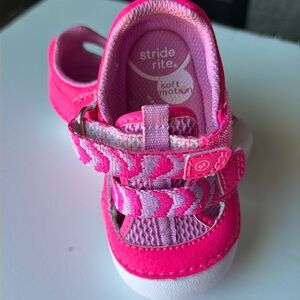 Toddler water // sandals